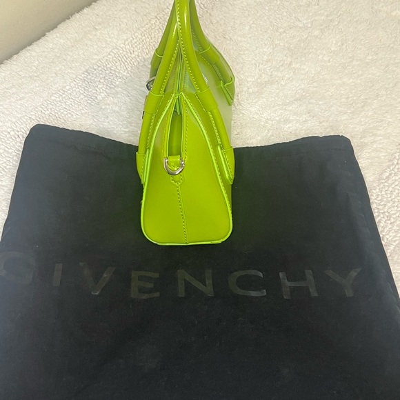 Givenchy Mini Antigona Lock Bag – Neon Green / Lime – Excellent Condition - Picture 4 of 9